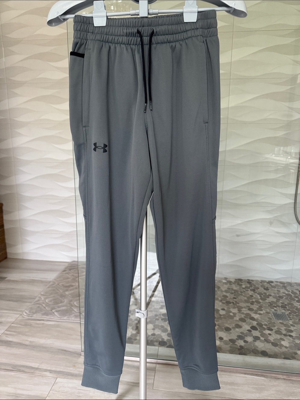 Under Armour Men's Grey Athletic Joggers medium